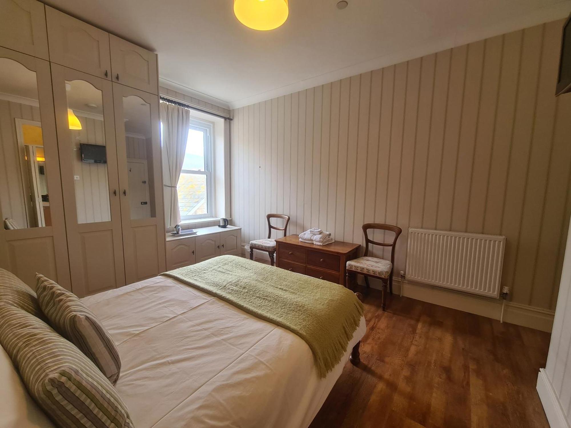 Bnb-side Bed and breakfast